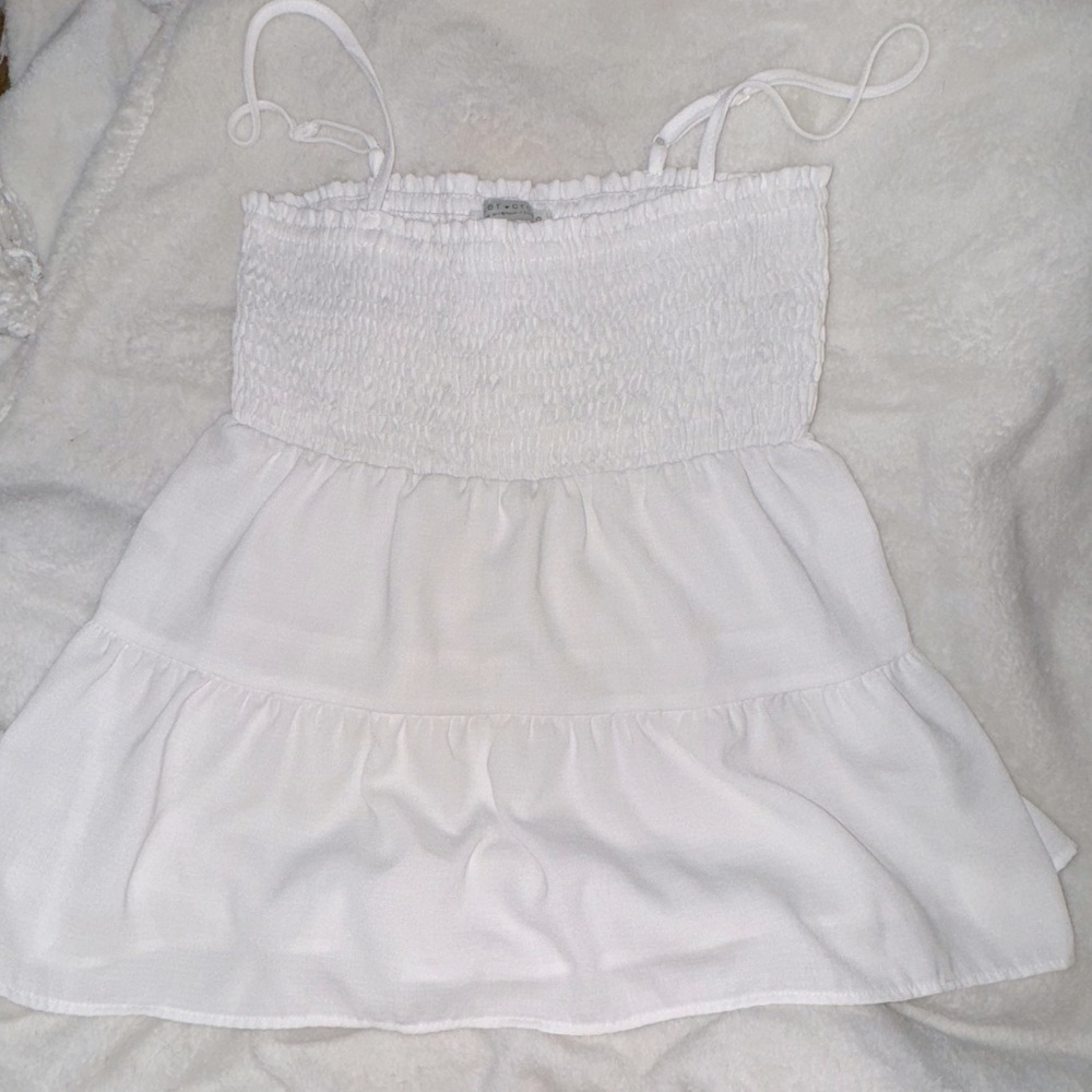 This xs, flowy white tank top is lovely in pictures!